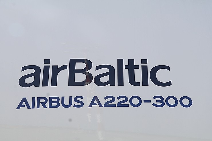 Travelnews.lv drīkst klātienē izložņāt jauno «airBaltic» lidmašīnu «Airbus A220-300» lidostā «Rīga» Travelnews.lv drīkst klātienē izložņāt jauno «airBaltic» lidmašīnu «Airbus A220-300» lidostā «Rīga» 320722