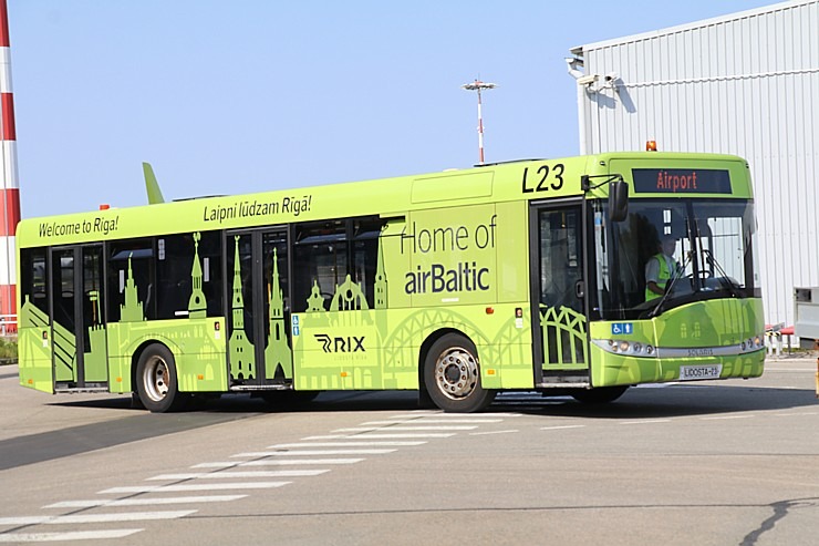 Travelnews.lv drīkst klātienē izložņāt jauno «airBaltic» lidmašīnu «Airbus A220-300» lidostā «Rīga» 320723