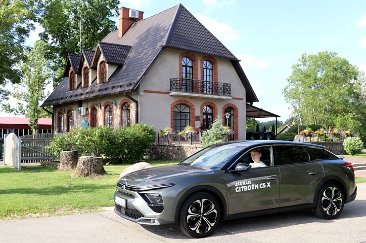 Travelnews.lv ar jauno «Citroën C5 X» apmeklē atpūtas kompleksu «Miķelis» Bauskas novadā. Sadarbībā ar Autohalle.com Travelnews.lv ar jauno «Citroën C5 X» apmeklē atpūtas kompleksu «Miķelis» Bauskas novadā. Sadarbībā ar Autohalle.com 320871