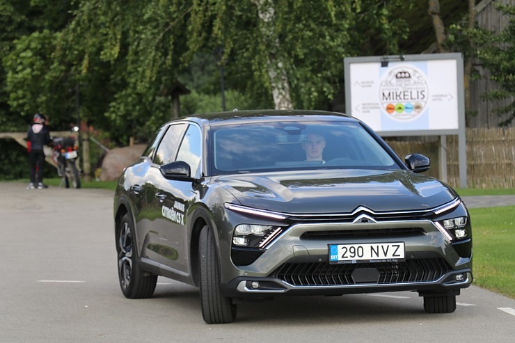 Travelnews.lv ar jauno «Citroën C5 X» apmeklē atpūtas kompleksu «Miķelis» Bauskas novadā. Sadarbībā ar Autohalle.com Travelnews.lv ar jauno «Citroën C5 X» apmeklē atpūtas kompleksu «Miķelis» Bauskas novadā. Sadarbībā ar Autohalle.com 320879