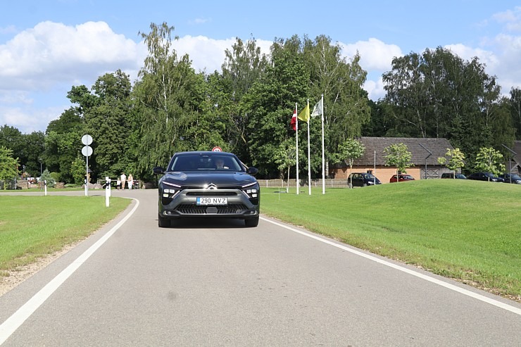 Travelnews.lv ar jauno «Citroën C5 X» apmeklē atpūtas kompleksu «Miķelis» Bauskas novadā. Sadarbībā ar Autohalle.com Travelnews.lv ar jauno «Citroën C5 X» apmeklē atpūtas kompleksu «Miķelis» Bauskas novadā. Sadarbībā ar Autohalle.com 320880