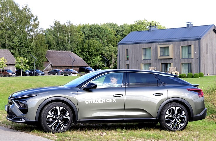 Travelnews.lv ar jauno «Citroën C5 X» apmeklē atpūtas kompleksu «Miķelis» Bauskas novadā. Sadarbībā ar Autohalle.com Travelnews.lv ar jauno «Citroën C5 X» apmeklē atpūtas kompleksu «Miķelis» Bauskas novadā. Sadarbībā ar Autohalle.com 320865