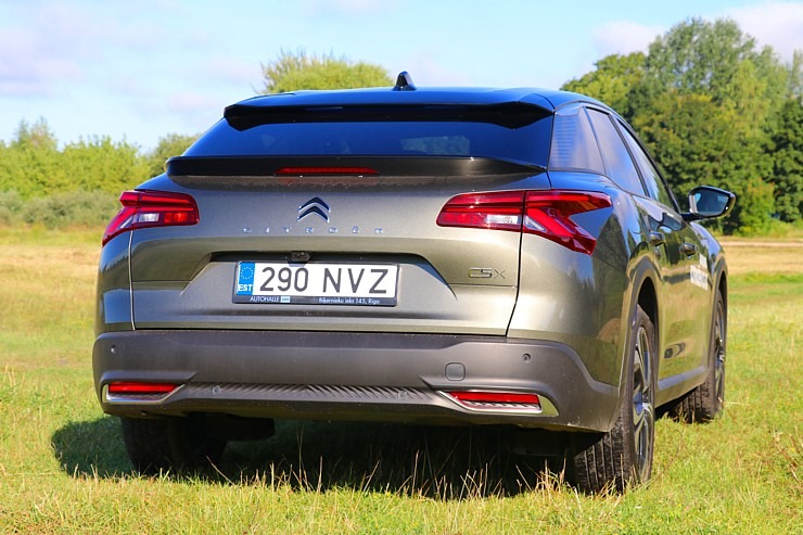 Travelnews.lv ar jauno «Citroën C5 X» apceļo Rīgu un Zemgali 320890