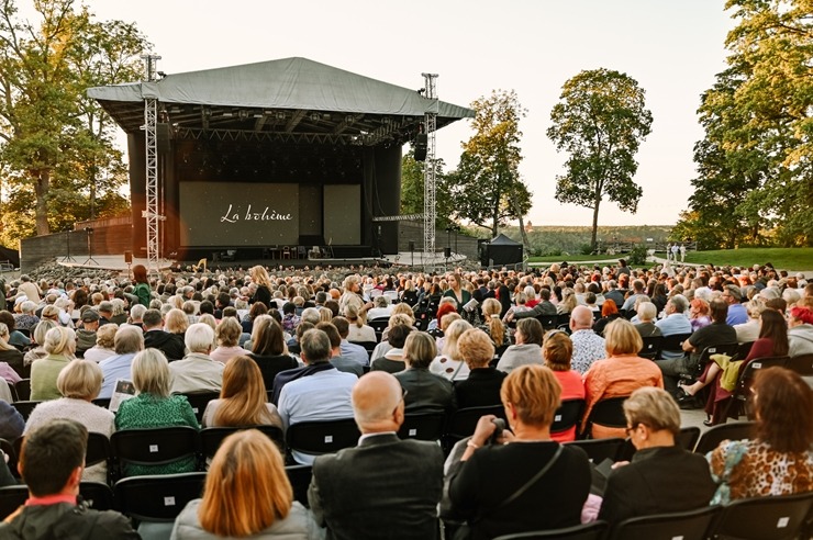 Opermūzikas svētki: Dž. Pučīni operas «Bohēma» oriģināliestudējums Siguldas pilsdrupu estrādē. Foto: : Ginta Zīverte Opermūzikas svētki: Dž. Pučīni operas «Bohēma» oriģināliestudējums Siguldas pilsdrupu estrādē. Foto: : Ginta Zīverte 321046