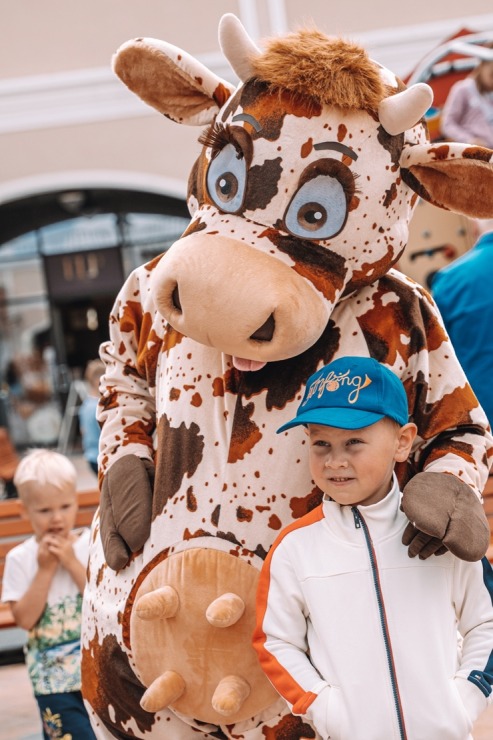 Outlet ciematu Piņķos priecē vasaras gardākais notikums - Saldējuma svētki! Foto: viajurmala.com Outlet ciematu Piņķos priecē vasaras gardākais notikums - Saldējuma svētki! Foto: viajurmala.com 321175