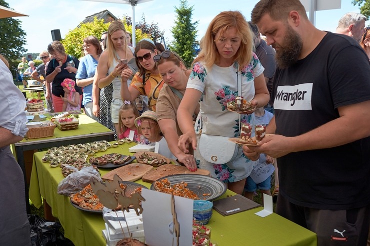 Lauku ceļotājs: Maizes un sidra svētki Āraišu dzirnavās savieno divu garšu baudas. Foto: Valdis Ošiņš 321306