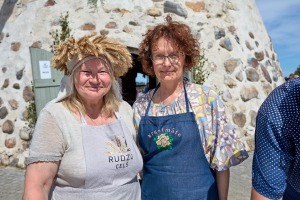 Lauku ceļotājs: Maizes un sidra svētki Āraišu dzirnavās savieno divu garšu baudas. Foto: Valdis Ošiņš 17