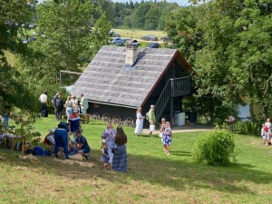 Lauku ceļotājs: Maizes un sidra svētki Āraišu dzirnavās pulcē latviešus vairākās paaudzēs. Foto: Valdis Ošiņš 38