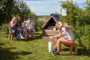 Lauku ceļotājs: Maizes un sidra svētki Āraišu dzirnavās pulcē latviešus vairākās paaudzēs. Foto: Valdis Ošiņš 39