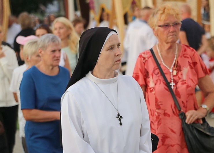 Daži fotomirkļi no Vissvētākās Jaunavas Marijas debesīs uzņemšanas svētkiem Aglonā 322213