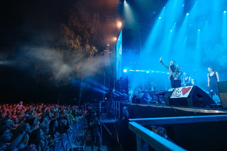 Ar krāšņiem koncertiem un lāzeru šovu Jūrmalā tiek svinēti vērienīgi Kauguru svētki. Foto: Jurmala..lv Ar krāšņiem koncertiem un lāzeru šovu Jūrmalā tiek svinēti vērienīgi Kauguru svētki. Foto: Jurmala..lv 322704