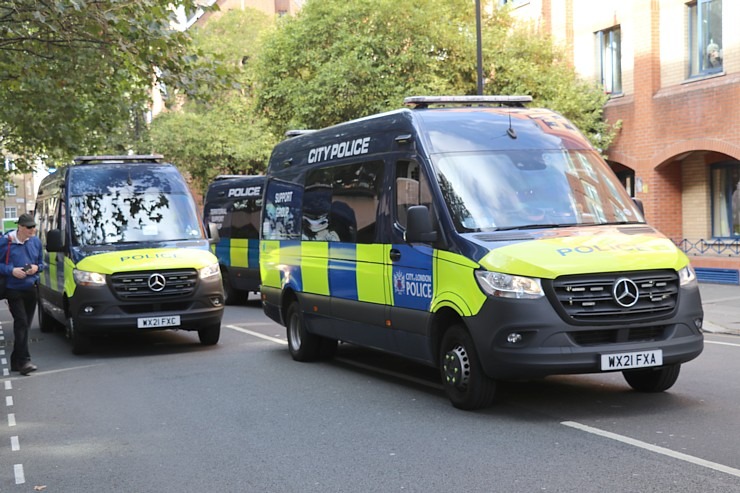 Travelnews.lv Londonā iepazīst demonstrācijas, izklaidi, baznīcas, kāzas un... 324684