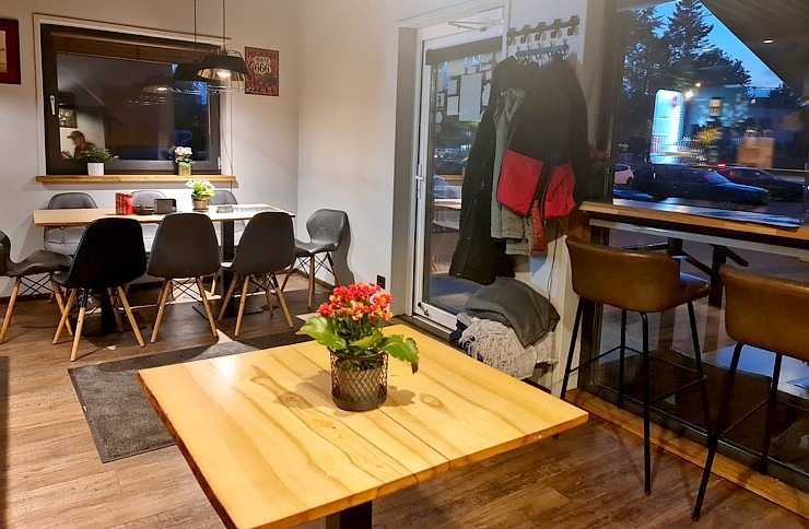 Travelnews.lv izbauda vienu no labākajiem Latvijas burgeriem «Uguns Cafe» Ikšķilē 324885