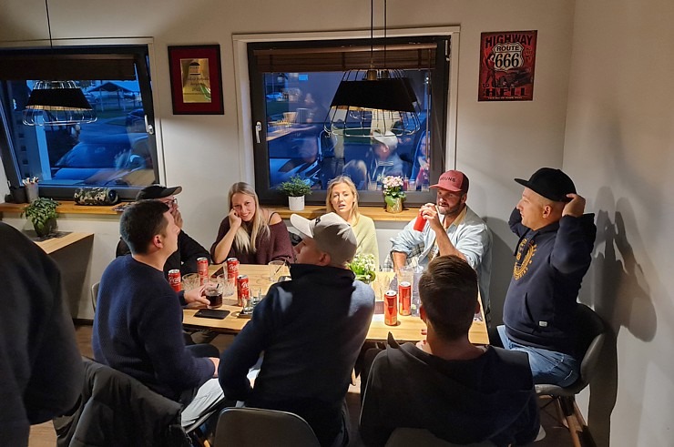 Travelnews.lv izbauda vienu no labākajiem Latvijas burgeriem «Uguns Cafe» Ikšķilē 324879