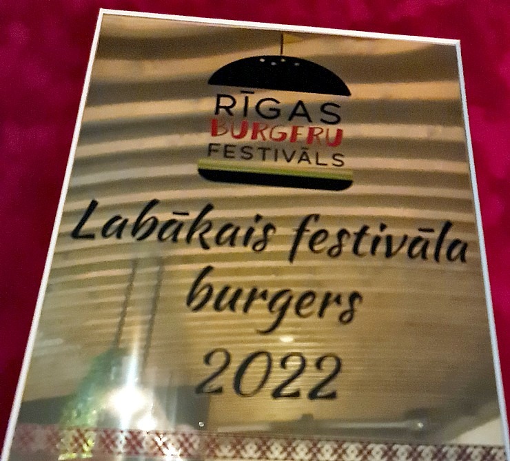 Travelnews.lv izbauda vienu no labākajiem Latvijas burgeriem «Uguns Cafe» Ikšķilē 324883