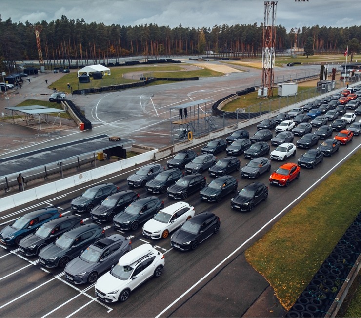 300 CUPRA automobiļu entuziasti satiekas ekskluzīvā pasākumā Biķernieku trasē 325055