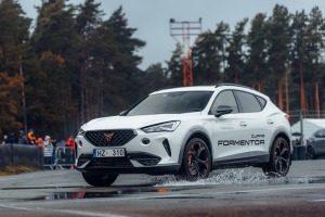 300 CUPRA automobiļu entuziasti satiekas ekskluzīvā pasākumā Biķernieku trasē 14