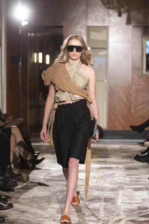 Rīgas modes nedēļā «Riga Fashion Week 2022» prezentējas «SZCZYGIEL» no Polijas. Foto: Mark Litvyakov Rīgas modes nedēļā «Riga Fashion Week 2022» prezentējas «SZCZYGIEL» no Polijas. Foto: Mark Litvyakov 325302