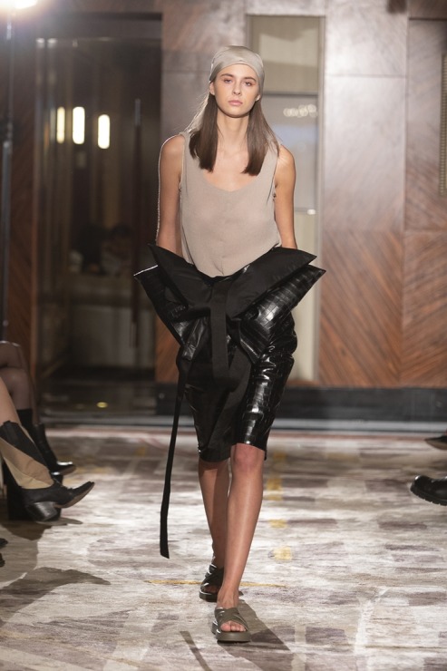 Rīgas modes nedēļā «Riga Fashion Week 2022» prezentējas «SZCZYGIEL» no Polijas. Foto: Mark Litvyakov 325305