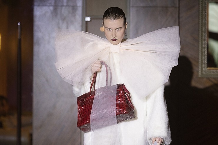 Rīgas modes nedēļā «Riga Fashion Week 2022» prezentējas «VOLGA VINTAGE» un «QOOQOO» no Latvijas. Foto: Mark Litvyakov Rīgas modes nedēļā «Riga Fashion Week 2022» prezentējas «VOLGA VINTAGE» un «QOOQOO» no Latvijas. Foto: Mark Litvyakov 325349