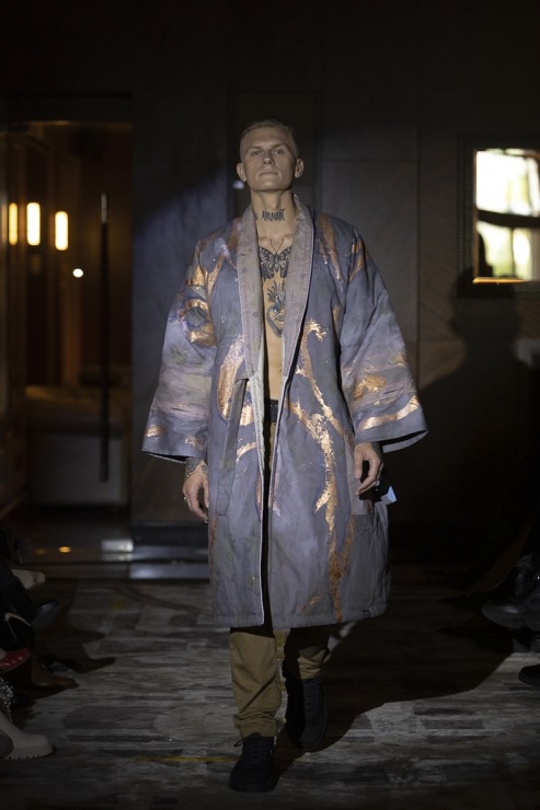 Rīgas modes nedēļā «Riga Fashion Week 2022» prezentējas «VOLGA VINTAGE» un «QOOQOO» no Latvijas. Foto: Mark Litvyakov 325367