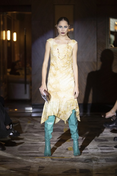 Rīgas modes nedēļā «Riga Fashion Week 2022» prezentējas «VOLGA VINTAGE» un «QOOQOO» no Latvijas. Foto: Mark Litvyakov 325356