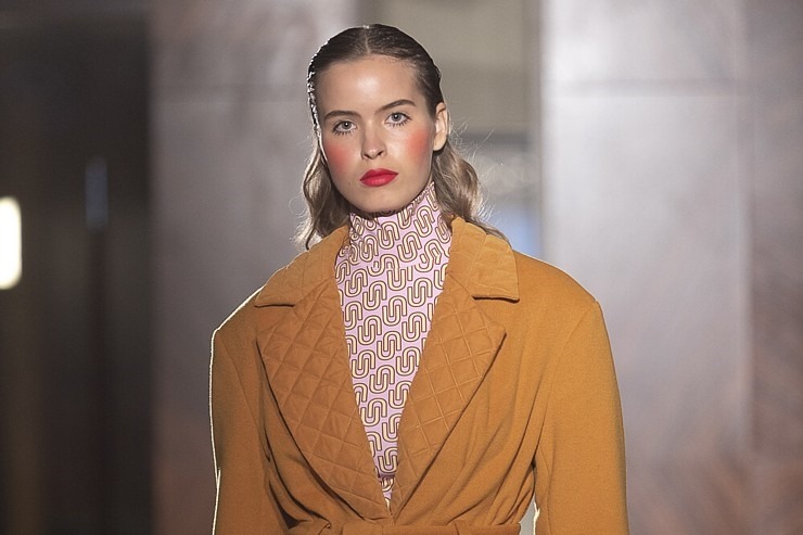 Rīgas modes nedēļā «Riga Fashion Week 2022» prezentējas «UNATTACHED» un «ONE WOLF» no Latvijas. Foto: Mark Litvyakov Rīgas modes nedēļā «Riga Fashion Week 2022» prezentējas «UNATTACHED» un «ONE WOLF» no Latvijas. Foto: Mark Litvyakov 325377