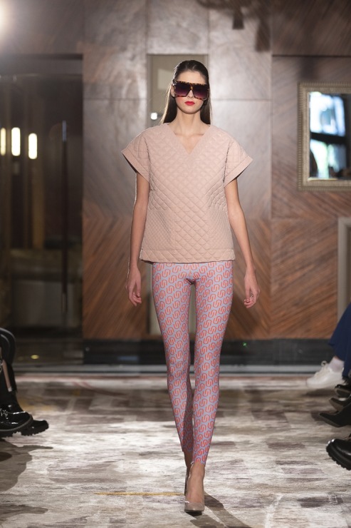 Rīgas modes nedēļā «Riga Fashion Week 2022» prezentējas «UNATTACHED» un «ONE WOLF» no Latvijas. Foto: Mark Litvyakov Rīgas modes nedēļā «Riga Fashion Week 2022» prezentējas «UNATTACHED» un «ONE WOLF» no Latvijas. Foto: Mark Litvyakov 325390