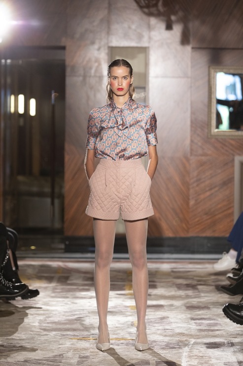Rīgas modes nedēļā «Riga Fashion Week 2022» prezentējas «UNATTACHED» un «ONE WOLF» no Latvijas. Foto: Mark Litvyakov Rīgas modes nedēļā «Riga Fashion Week 2022» prezentējas «UNATTACHED» un «ONE WOLF» no Latvijas. Foto: Mark Litvyakov 325391