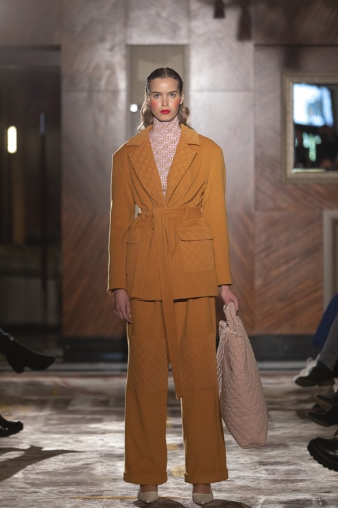 Rīgas modes nedēļā «Riga Fashion Week 2022» prezentējas «UNATTACHED» un «ONE WOLF» no Latvijas. Foto: Mark Litvyakov 325378