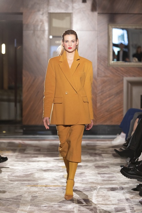 Rīgas modes nedēļā «Riga Fashion Week 2022» prezentējas «UNATTACHED» un «ONE WOLF» no Latvijas. Foto: Mark Litvyakov 325398