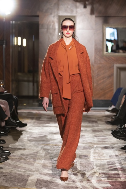 Rīgas modes nedēļā «Riga Fashion Week 2022» prezentējas «UNATTACHED» un «ONE WOLF» no Latvijas. Foto: Mark Litvyakov Rīgas modes nedēļā «Riga Fashion Week 2022» prezentējas «UNATTACHED» un «ONE WOLF» no Latvijas. Foto: Mark Litvyakov 325400