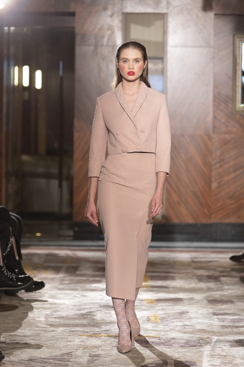 Rīgas modes nedēļā «Riga Fashion Week 2022» prezentējas «UNATTACHED» un «ONE WOLF» no Latvijas. Foto: Mark Litvyakov Rīgas modes nedēļā «Riga Fashion Week 2022» prezentējas «UNATTACHED» un «ONE WOLF» no Latvijas. Foto: Mark Litvyakov 325401