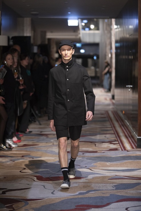 Rīgas modes nedēļā «Riga Fashion Week 2022» prezentējas «UNATTACHED» un «ONE WOLF» no Latvijas. Foto: Mark Litvyakov Rīgas modes nedēļā «Riga Fashion Week 2022» prezentējas «UNATTACHED» un «ONE WOLF» no Latvijas. Foto: Mark Litvyakov 325413