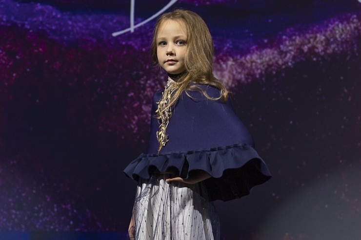 Rīgas modes nedēļā «Riga Fashion Week 2022» prezentējas «Julija Dremiene» no Lietuvas. Foto: Mark Litvyakov Rīgas modes nedēļā «Riga Fashion Week 2022» prezentējas «Julija Dremiene» no Lietuvas. Foto: Mark Litvyakov 325468