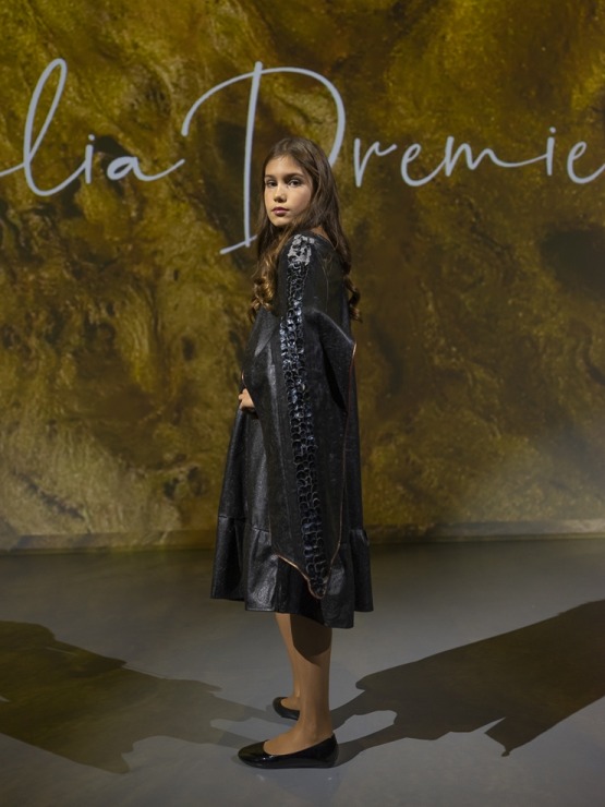 Rīgas modes nedēļā «Riga Fashion Week 2022» prezentējas «Julija Dremiene» no Lietuvas. Foto: Mark Litvyakov Rīgas modes nedēļā «Riga Fashion Week 2022» prezentējas «Julija Dremiene» no Lietuvas. Foto: Mark Litvyakov 325469