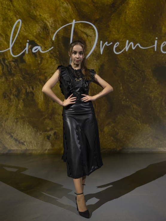 Rīgas modes nedēļā «Riga Fashion Week 2022» prezentējas «Julija Dremiene» no Lietuvas. Foto: Mark Litvyakov 325476