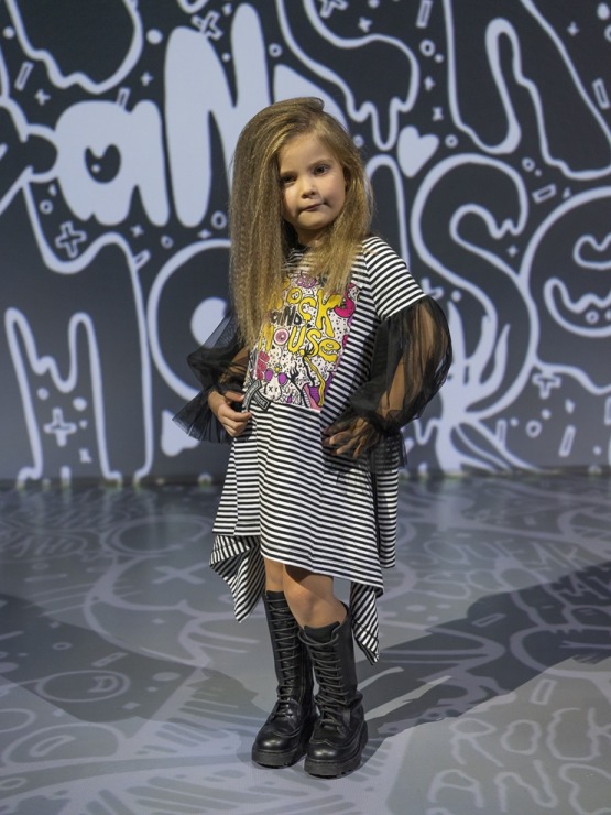 Rīgas modes nedēļā «Riga Fashion Week 2022» prezentējas «Rock & Mouse» no Latvijas. Foto: Mark Litvyakov Rīgas modes nedēļā «Riga Fashion Week 2022» prezentējas «Rock & Mouse» no Latvijas. Foto: Mark Litvyakov 325603