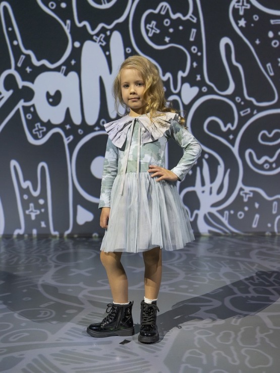 Rīgas modes nedēļā «Riga Fashion Week 2022» prezentējas «Rock & Mouse» no Latvijas. Foto: Mark Litvyakov 325604