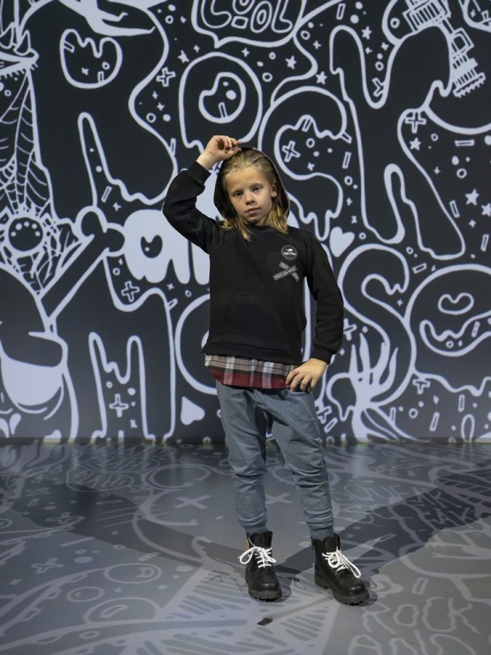 Rīgas modes nedēļā «Riga Fashion Week 2022» prezentējas «Rock & Mouse» no Latvijas. Foto: Mark Litvyakov 325613