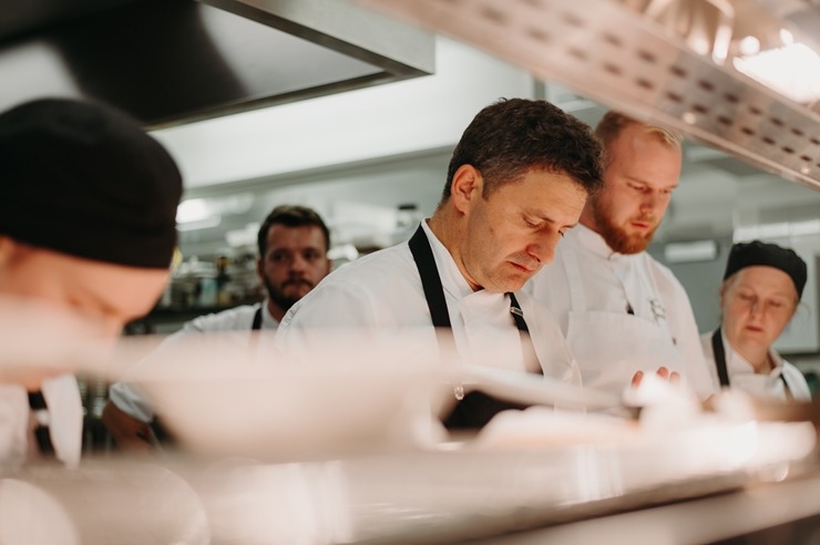 «Grand Hotel Kempinski Riga» atzīmē 5 gadu jubileju restorānā «Stage 22» ar Michelin līmeņa ēdieniem «Grand Hotel Kempinski Riga» atzīmē 5 gadu jubileju restorānā «Stage 22» ar Michelin līmeņa ēdieniem 325776