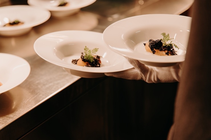 «Grand Hotel Kempinski Riga» atzīmē 5 gadu jubileju restorānā «Stage 22» ar Michelin līmeņa ēdieniem «Grand Hotel Kempinski Riga» atzīmē 5 gadu jubileju restorānā «Stage 22» ar Michelin līmeņa ēdieniem 325780