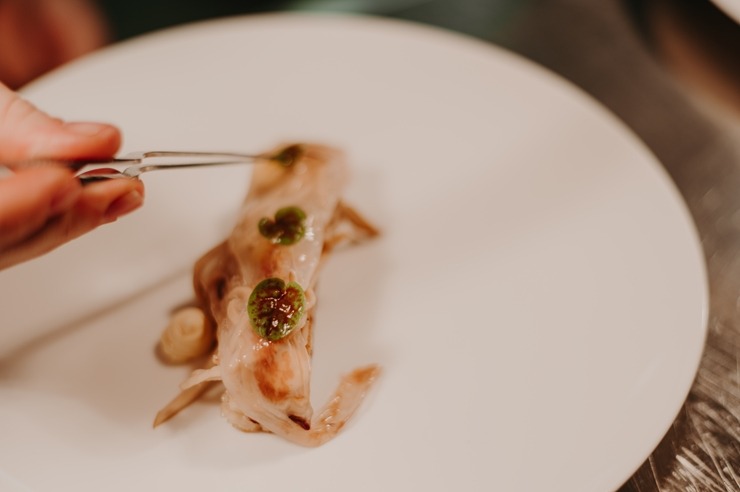 «Grand Hotel Kempinski Riga» atzīmē 5 gadu jubileju restorānā «Stage 22» ar Michelin līmeņa ēdieniem «Grand Hotel Kempinski Riga» atzīmē 5 gadu jubileju restorānā «Stage 22» ar Michelin līmeņa ēdieniem 325781