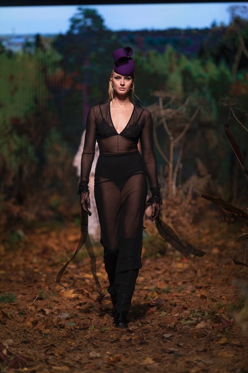 Rīgas modes nedēļā «Riga Fashion Week 2022» prezentējas «Amoralle» no Latvijas . Foto: Mark Litvyakov 325853