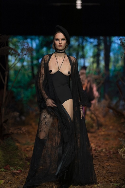 Rīgas modes nedēļā «Riga Fashion Week 2022» prezentējas «Amoralle» no Latvijas . Foto: Mark Litvyakov 325865