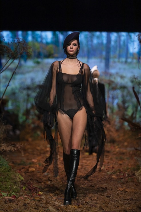 Rīgas modes nedēļā «Riga Fashion Week 2022» prezentējas «Amoralle» no Latvijas . Foto: Mark Litvyakov 325869