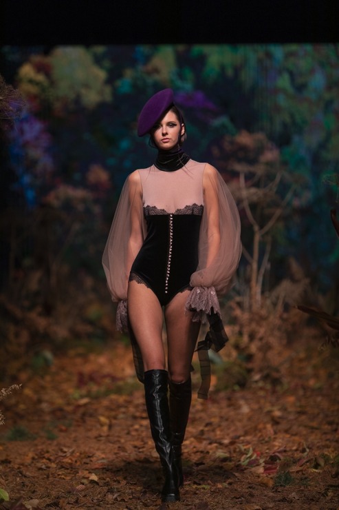 Rīgas modes nedēļā «Riga Fashion Week 2022» prezentējas «Amoralle» no Latvijas . Foto: Mark Litvyakov 325831