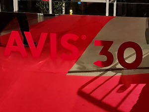 Daži nejauši fotomirkļi: auto noma «Avis Latvia» svin 30 un ziedo Ukrainai 10 000 eiro 25