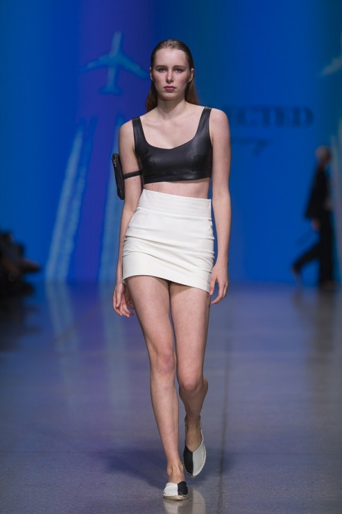 Rīgas modes nedēļā «Riga Fashion Week 2022» prezentējas «Collected Story» no Latvijas. Foto: Mark Litvyakov Rīgas modes nedēļā «Riga Fashion Week 2022» prezentējas «Collected Story» no Latvijas. Foto: Mark Litvyakov 326152