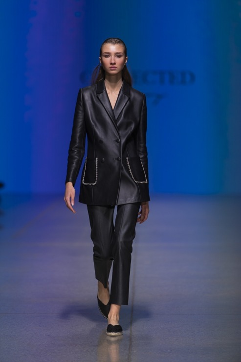 Rīgas modes nedēļā «Riga Fashion Week 2022» prezentējas «Collected Story» no Latvijas. Foto: Mark Litvyakov Rīgas modes nedēļā «Riga Fashion Week 2022» prezentējas «Collected Story» no Latvijas. Foto: Mark Litvyakov 326158